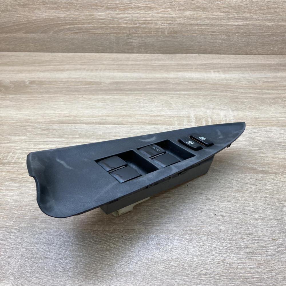 74232 42070   Electric window control switch Toyota RAV 4 (XA30)