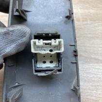 74272 47050 7427247050  Electric window control switch Toyota Prius (XW20)