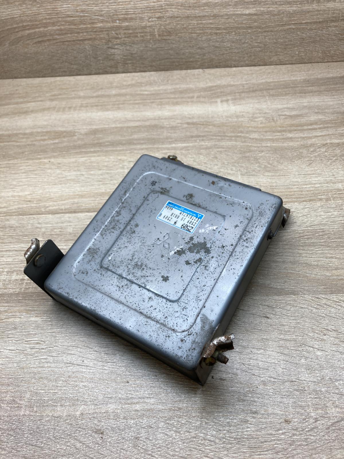 Z50918881B E2T81671M  Engine control unit/module ECU Mazda 323