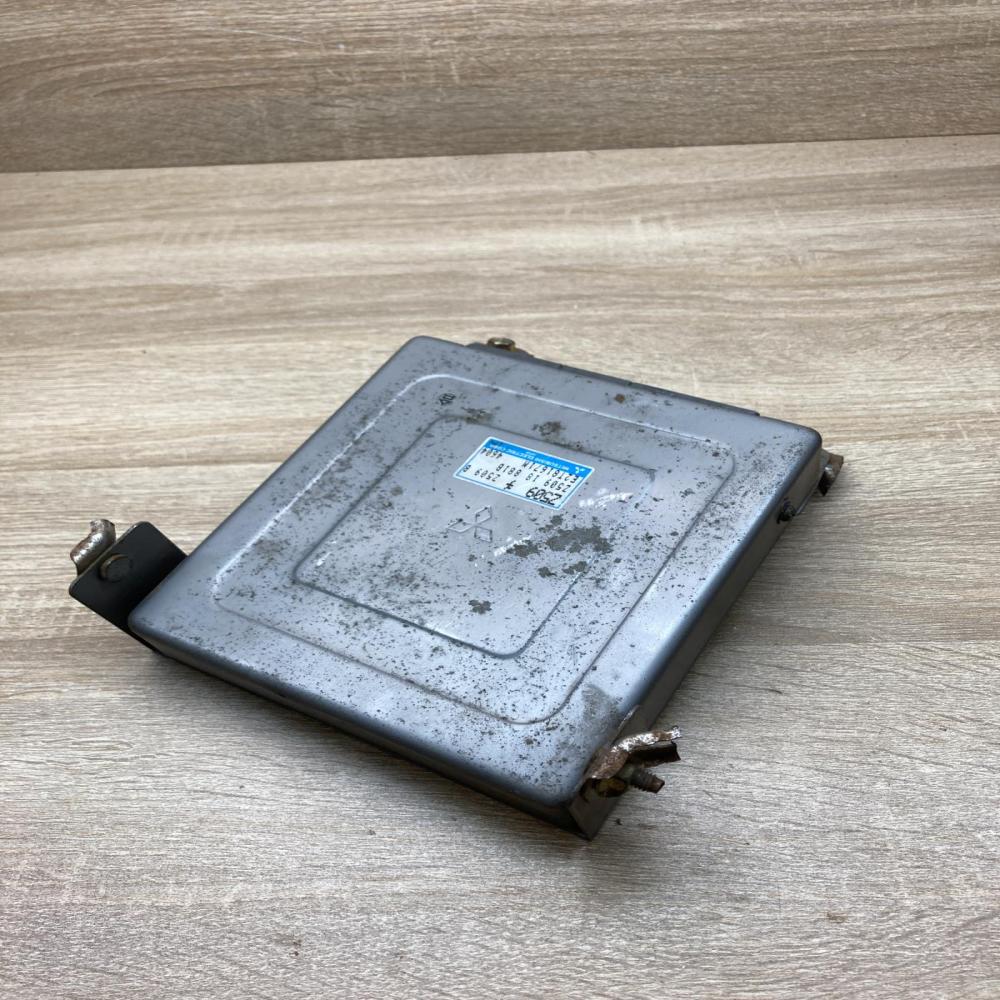 Z50918881B E2T81671M  Engine control unit/module ECU Mazda 323