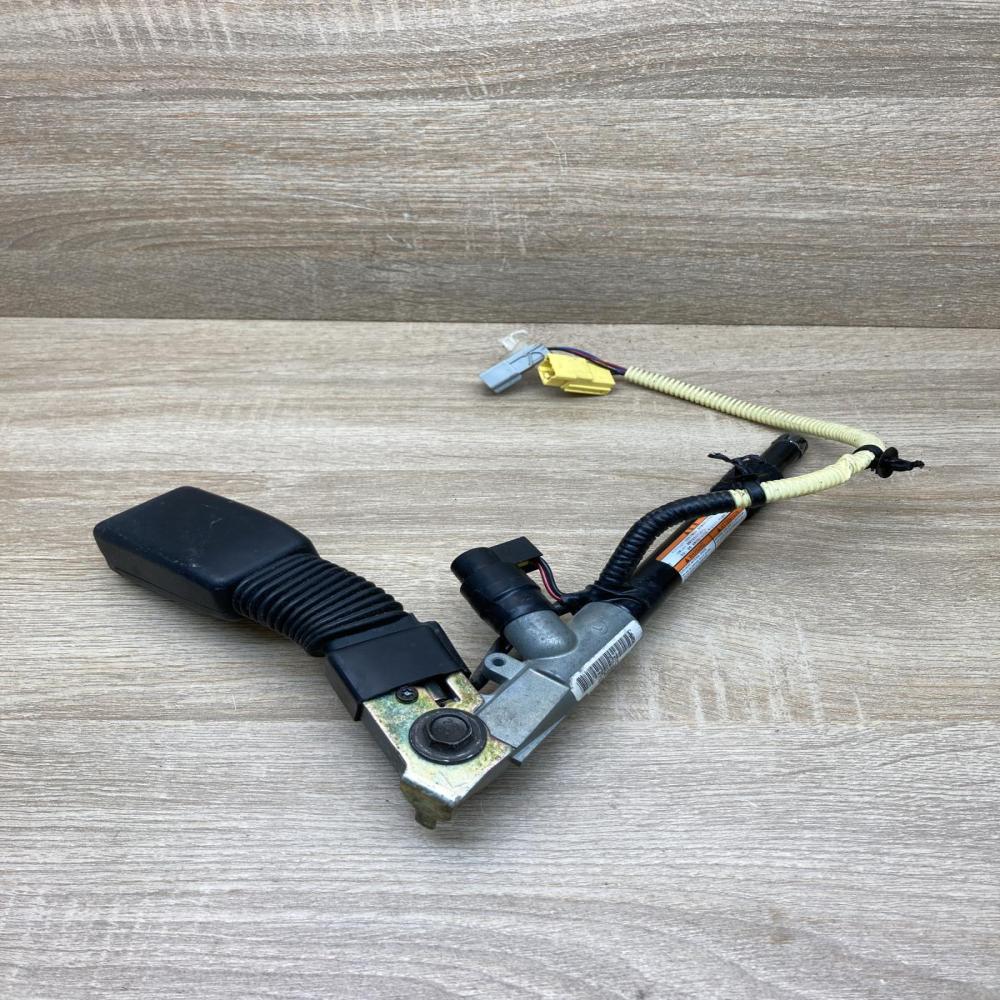 3002X B0004  Front seatbelt buckle Honda Accord