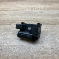 113800 2051   Air flap motor/actuator Toyota Avensis T250