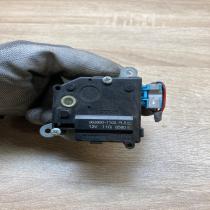 063800 1100   Air flap motor/actuator Toyota Prius (XW30)