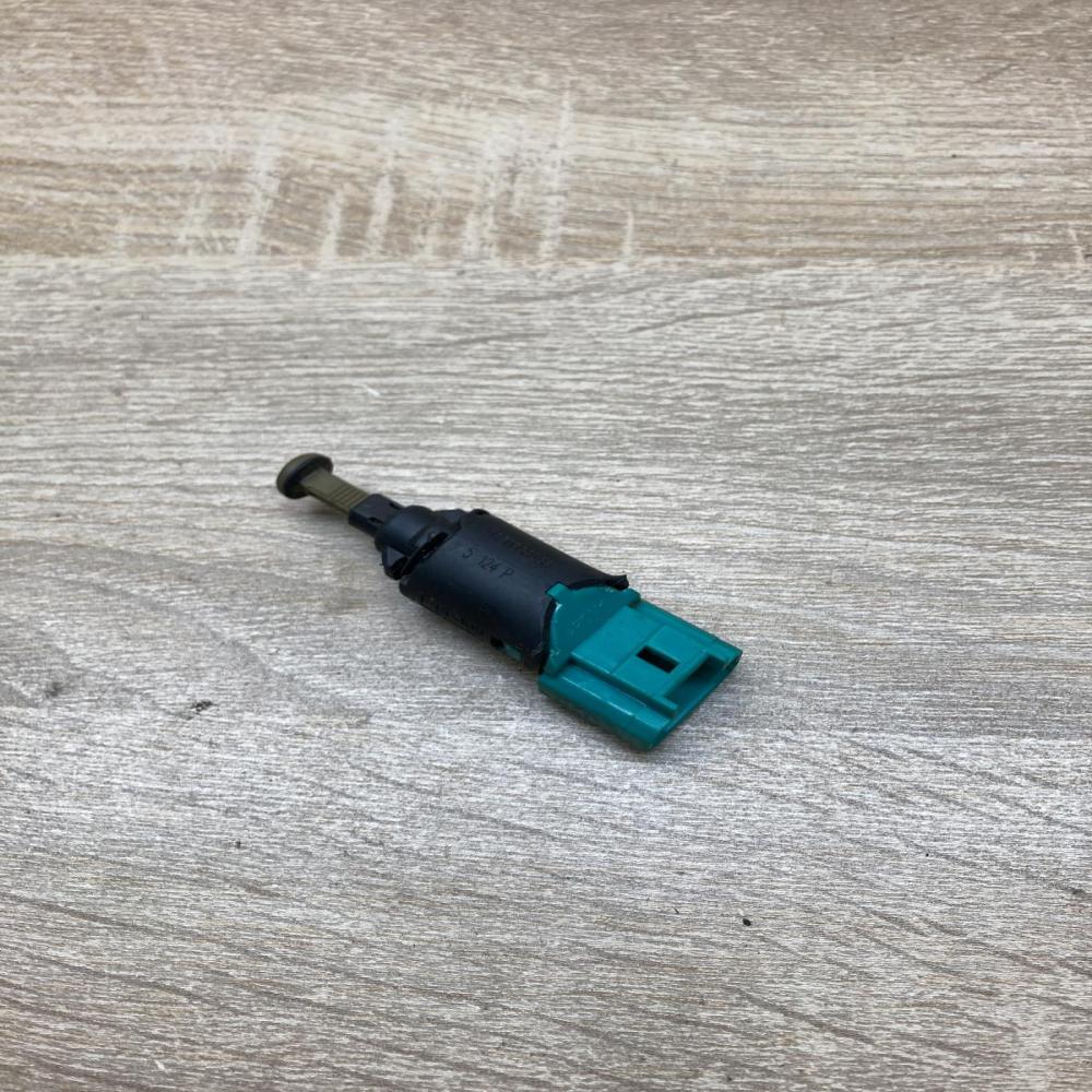 9650688480   Brake pedal sensor switch Peugeot Expert