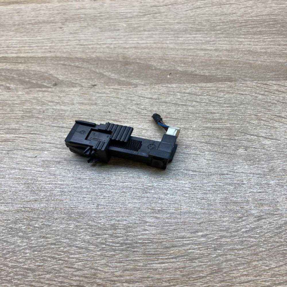 6967601   Brake pedal sensor switch BMW 5 E60 E61