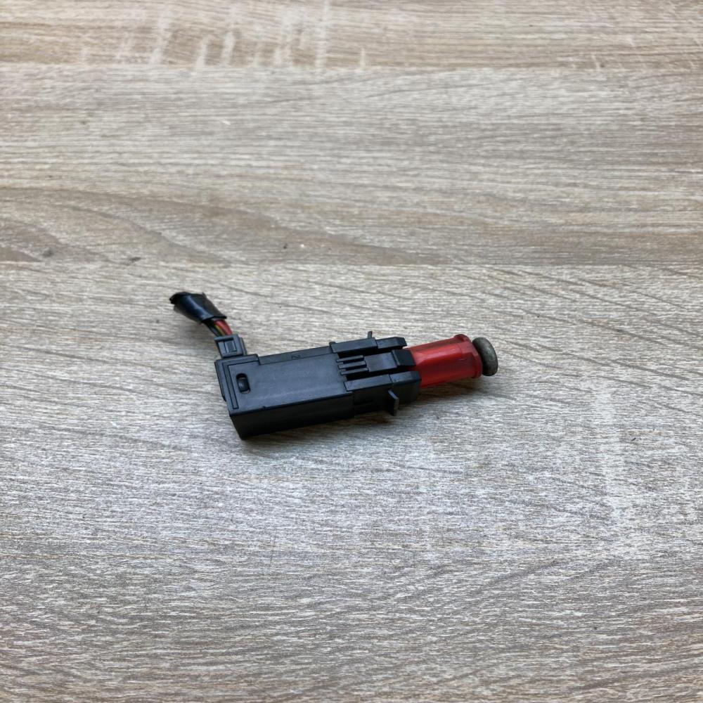 09185906   Brake pedal sensor switch Opel Vectra C