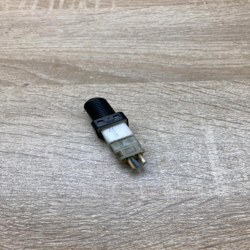 D602E SEIM  Brake pedal sensor switch Mazda 323 F