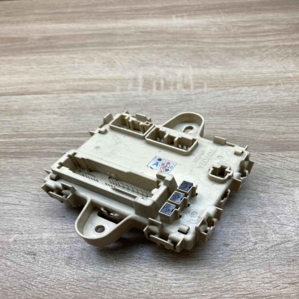 08917   Fuse module Toyota Corolla Verso AR10
