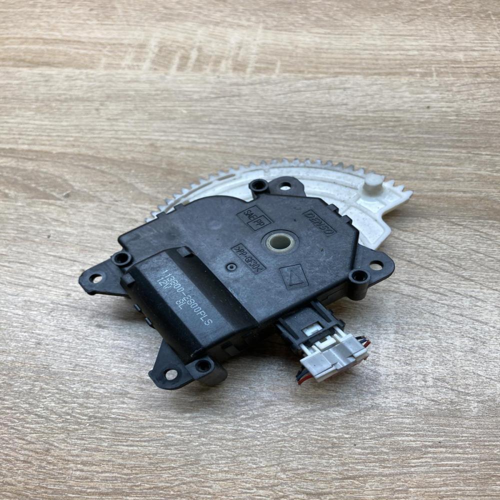 113800 2800   Air flap motor/actuator Toyota Avensis Verso