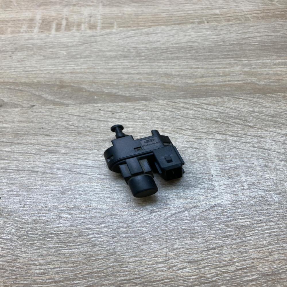 93BB 13480 BC 93BB13480BC  Brake pedal sensor switch Ford Focus