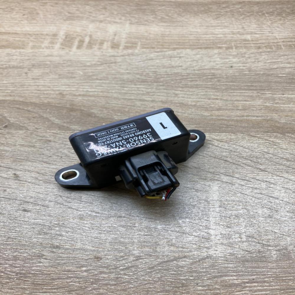39960 SNA A01   ESP acceleration yaw rate sensor Honda Civic