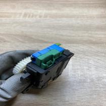 063800 1981   Air flap motor/actuator Lexus IS III XE30