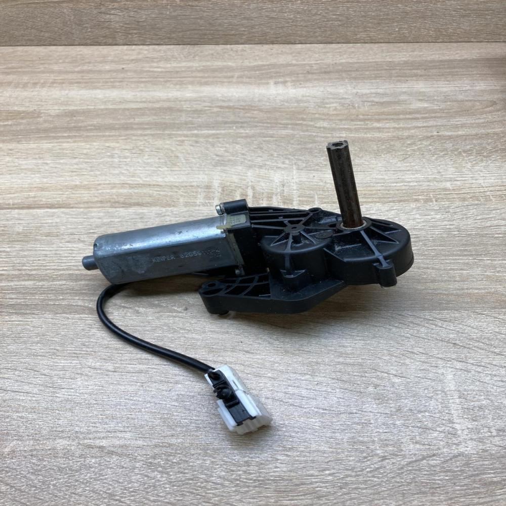 82059111 0390203209  Seat adjustment motor Mercedes-Benz C W204