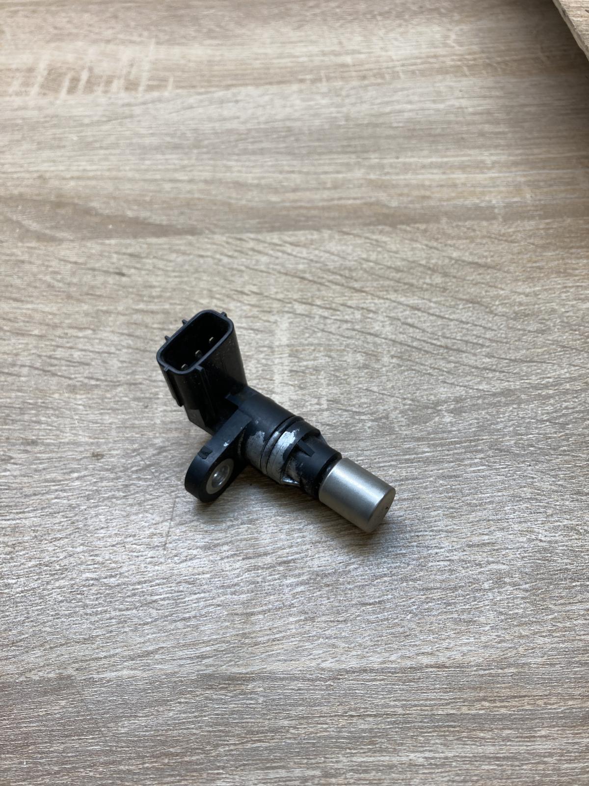 6N24F   Crankshaft speed sensor Honda Accord