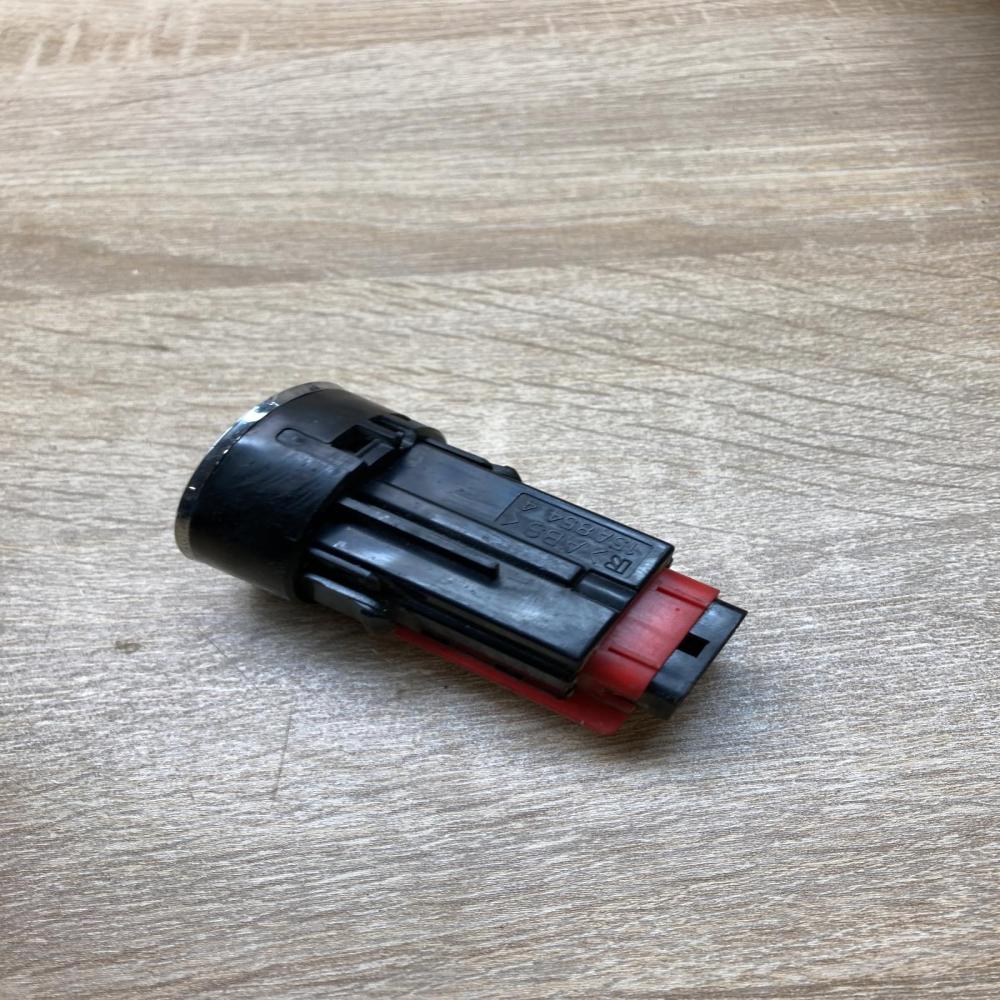2005DJ0924 968a7000005 15A8544 Engine start stop button switch Toyota Auris 150