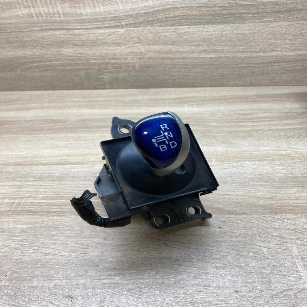 89451 47060 192300 2070  Gear shifter/selector Toyota Prius+ (ZVW40)
