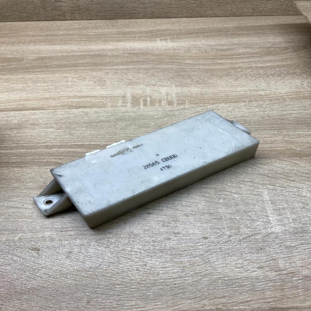 28565 CB000   Seat control module Nissan Murano Z50