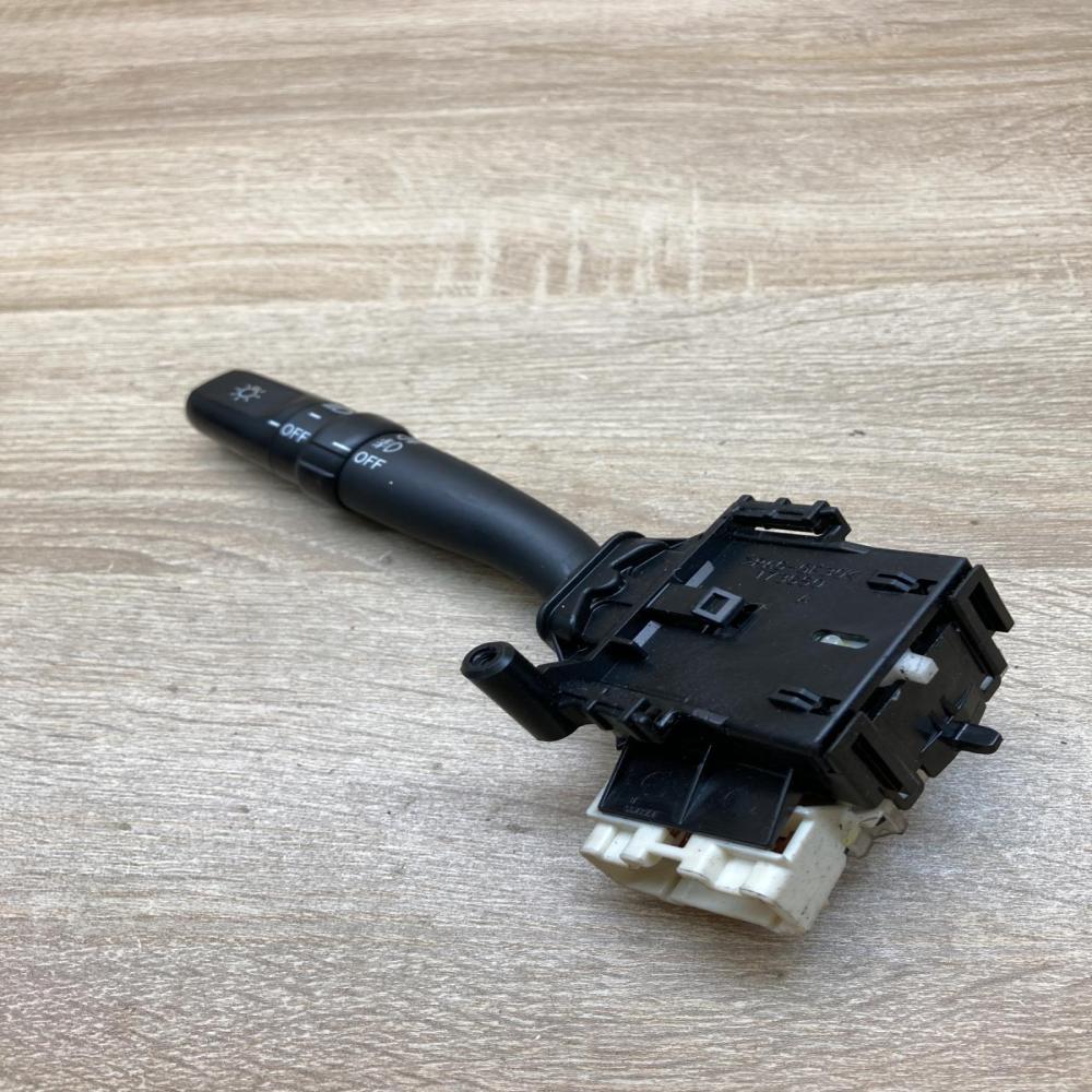 84140 05110 173650  Indicator stalk Toyota Avensis Verso