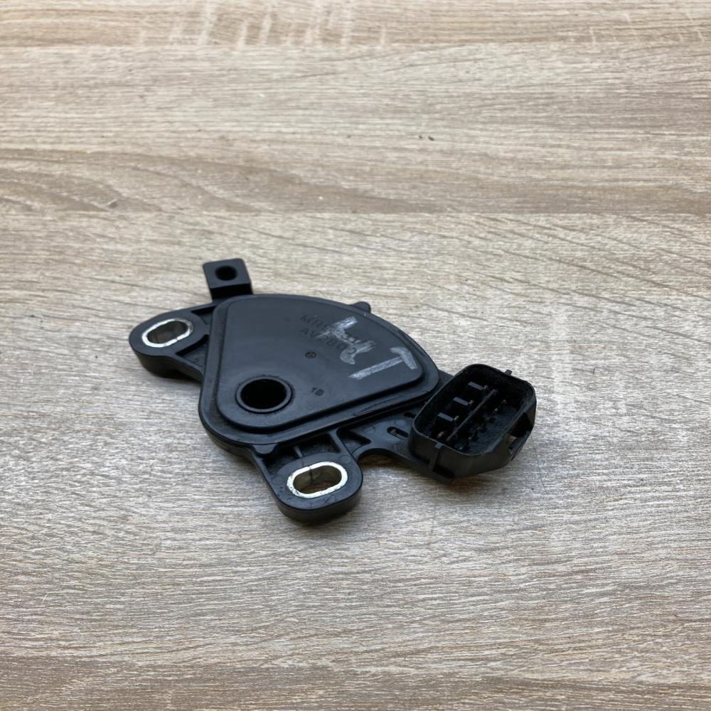 MR983147 AV2800  Gear selector Mitsubishi Outlander