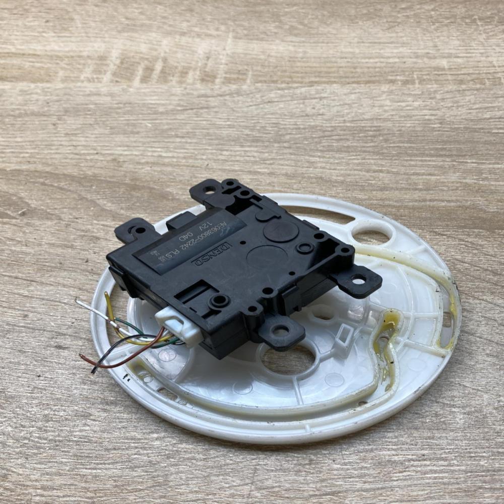 AE063800 2242   Air flap motor/actuator Toyota Corolla E210 E21