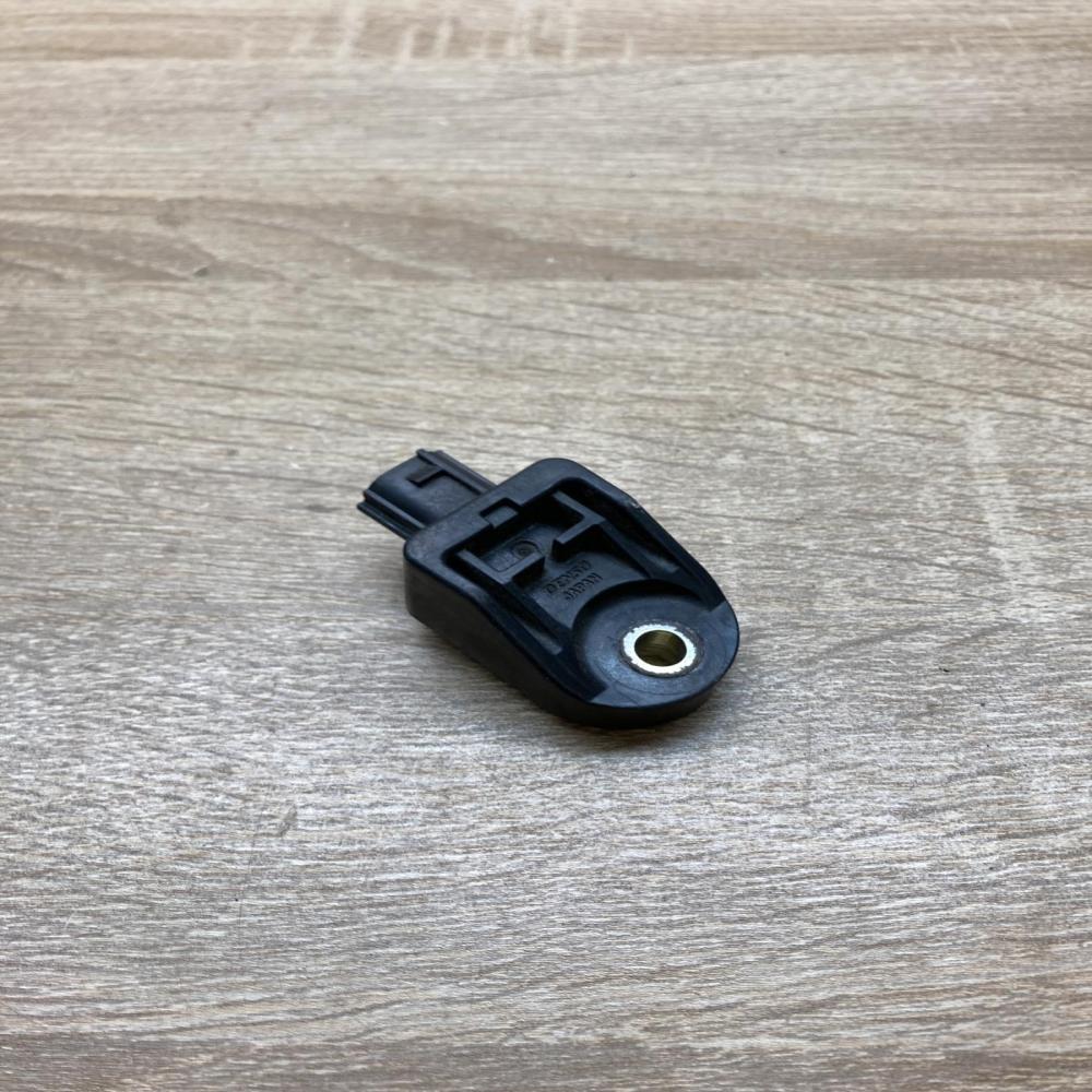 89173 42080   Airbag deployment crash/impact sensor Toyota RAV 4 (XA20)