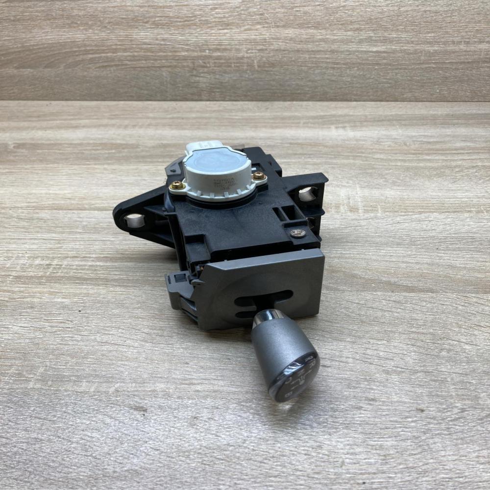 89451 47030 192300 2020  Gear shifter/selector Toyota Prius (XW20)