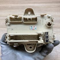 7051121   Fuse module Toyota Corolla Verso AR10