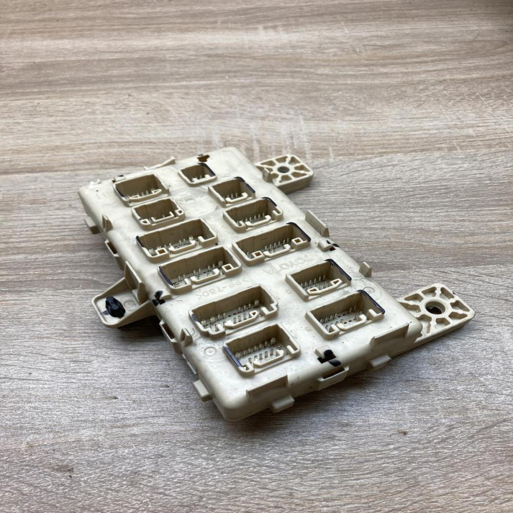 Lexus fuse module   Fuse module Lexus RX 300