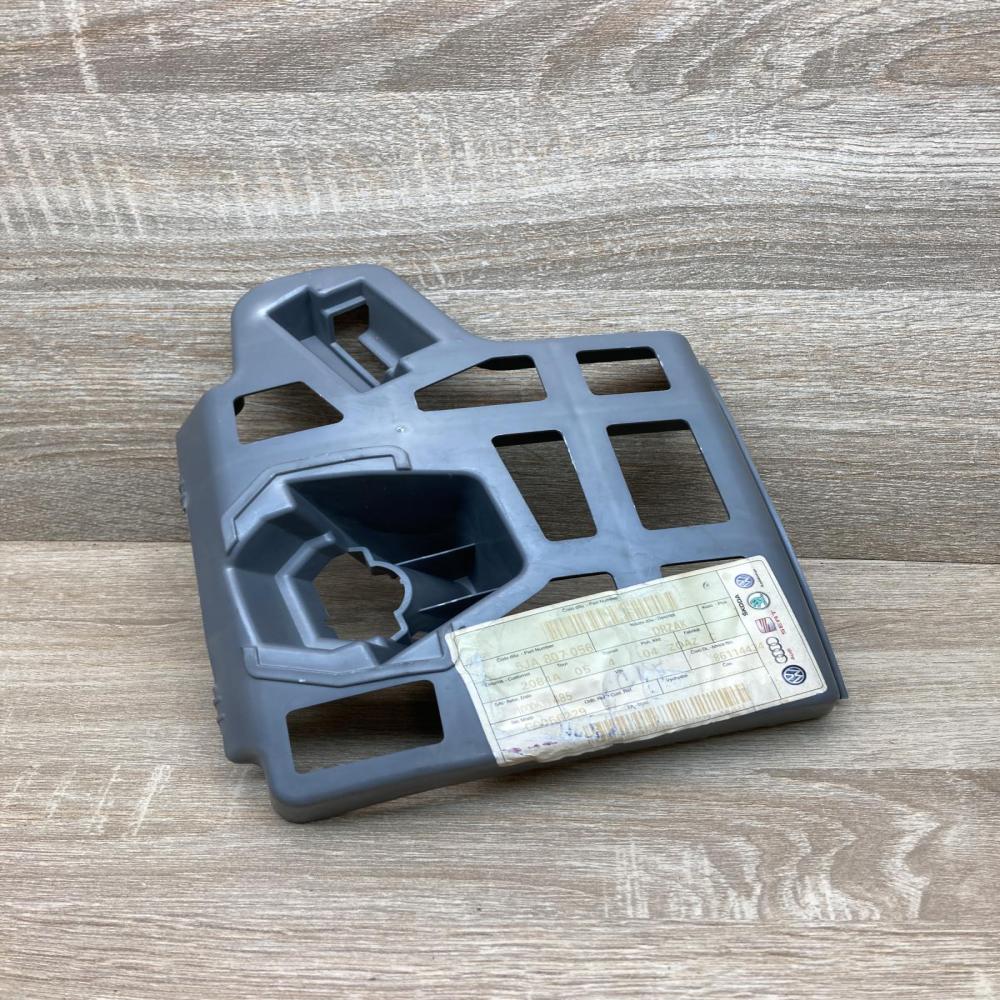 5JA807056   Front bumper mounting bracket Skoda Rapid (NH)