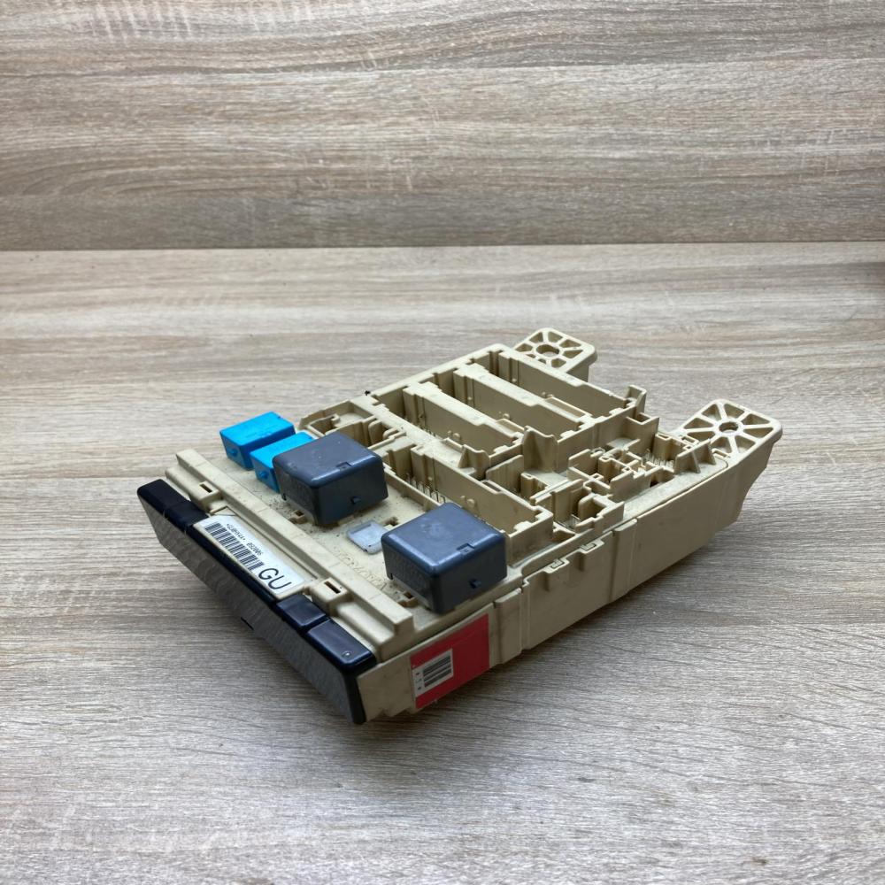 092006GU   Fuse module Lexus RX 300
