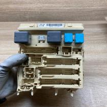 122206JU   Fuse module Lexus RX 330 - 350 - 400H