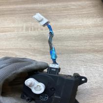 063700 8330 0637008330  Air flap motor/actuator Toyota RAV 4 (XA20)