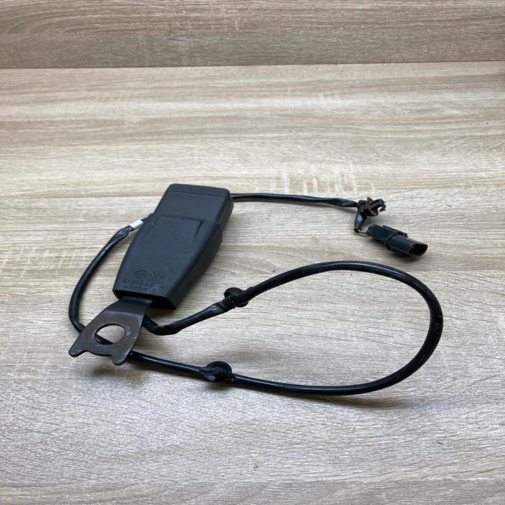 6187695 6187695A  Front seatbelt buckle Mitsubishi ASX