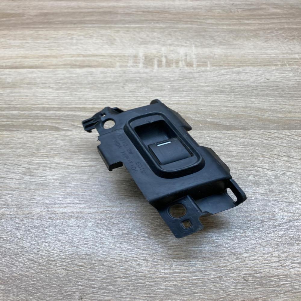 83710SWE010   Electric window control switch Honda CR-V