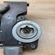 12VWR52   Front door window regulator motor Honda Accord