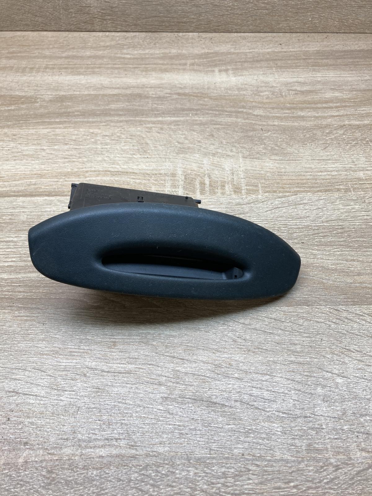 7700426757A 7700426757 A  Ashtray (front) Renault Megane I