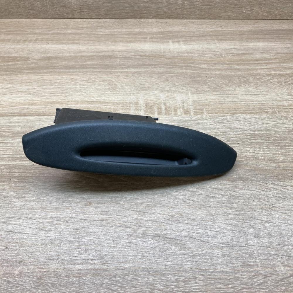 7700426757A 7700426757 A  Ashtray (front) Renault Megane I