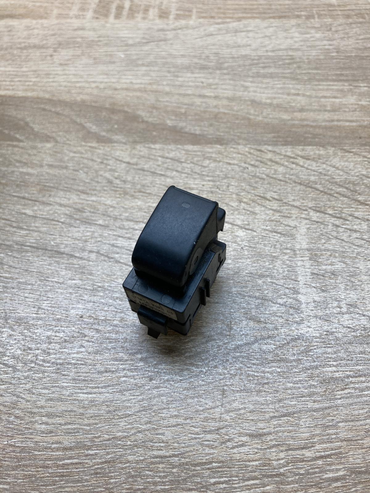 84810 0F010 848100F010 37181A 2020 Electric window control switch Toyota Corolla