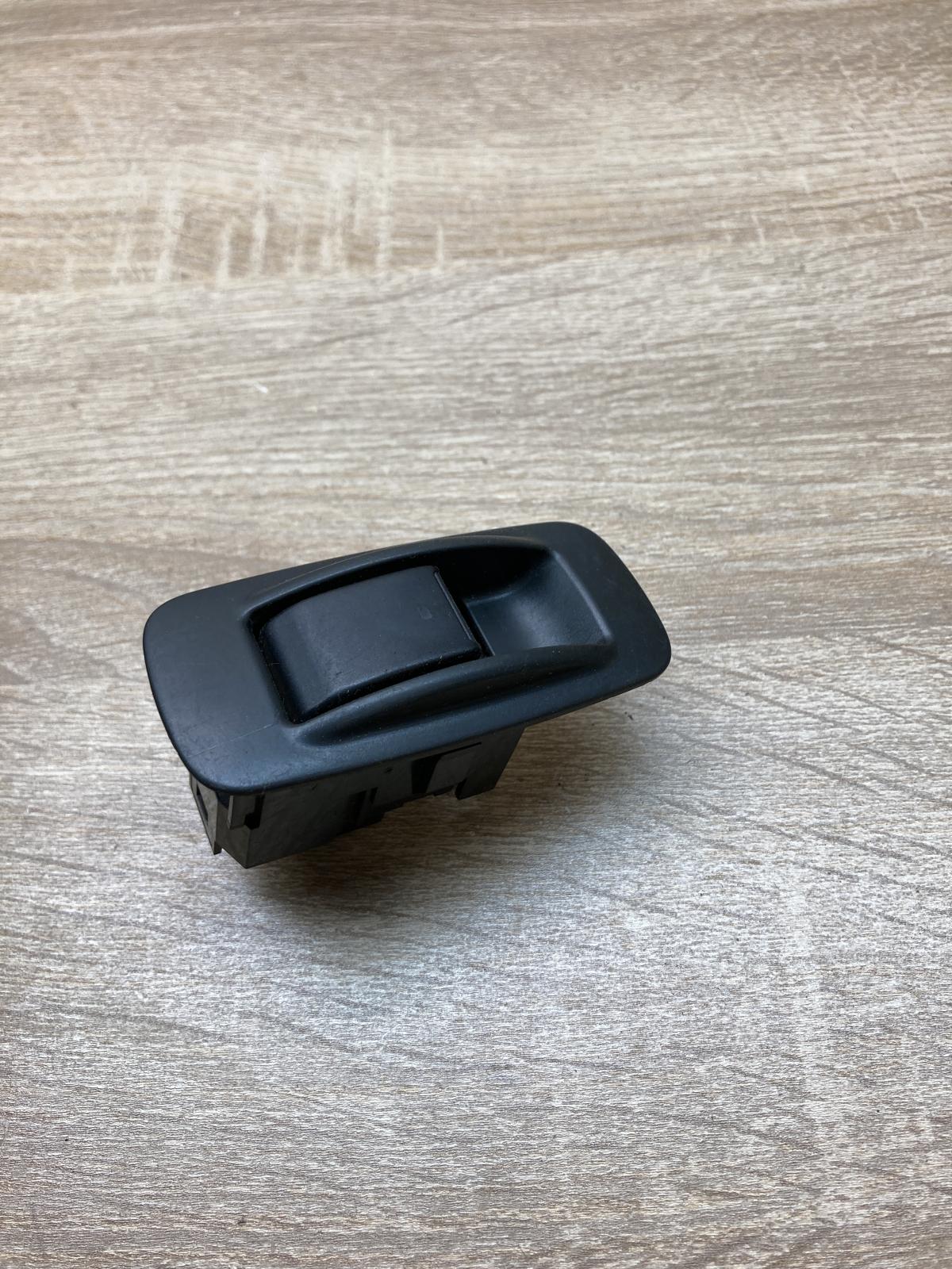 84801 0F030 B0 848010F030B0  Electric window control switch Toyota Corolla Verso