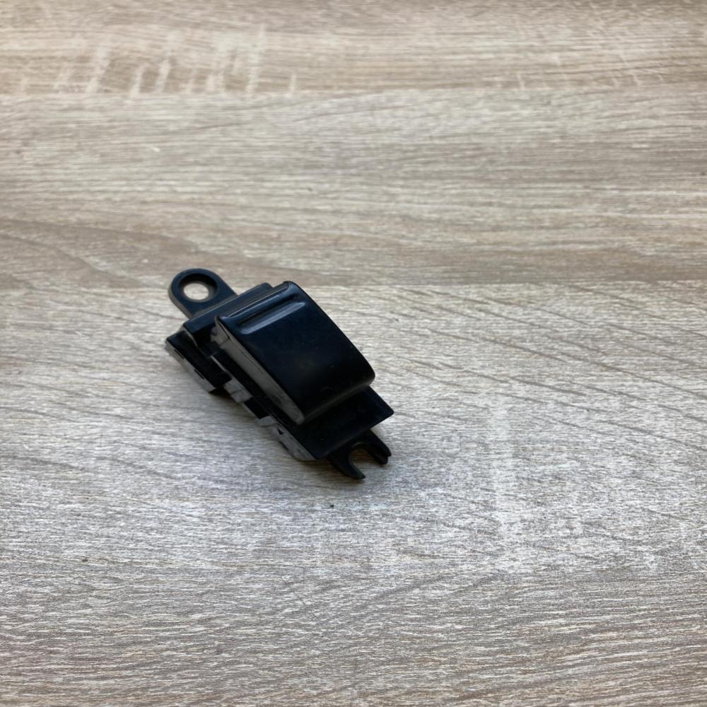 25411 AV600 25411AV600  Electric window control switch Nissan Primera