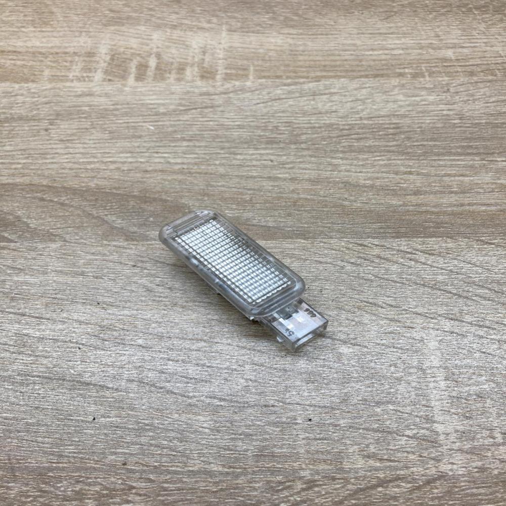 4B947415   Other interior light Audi A6 S6 C5 4B