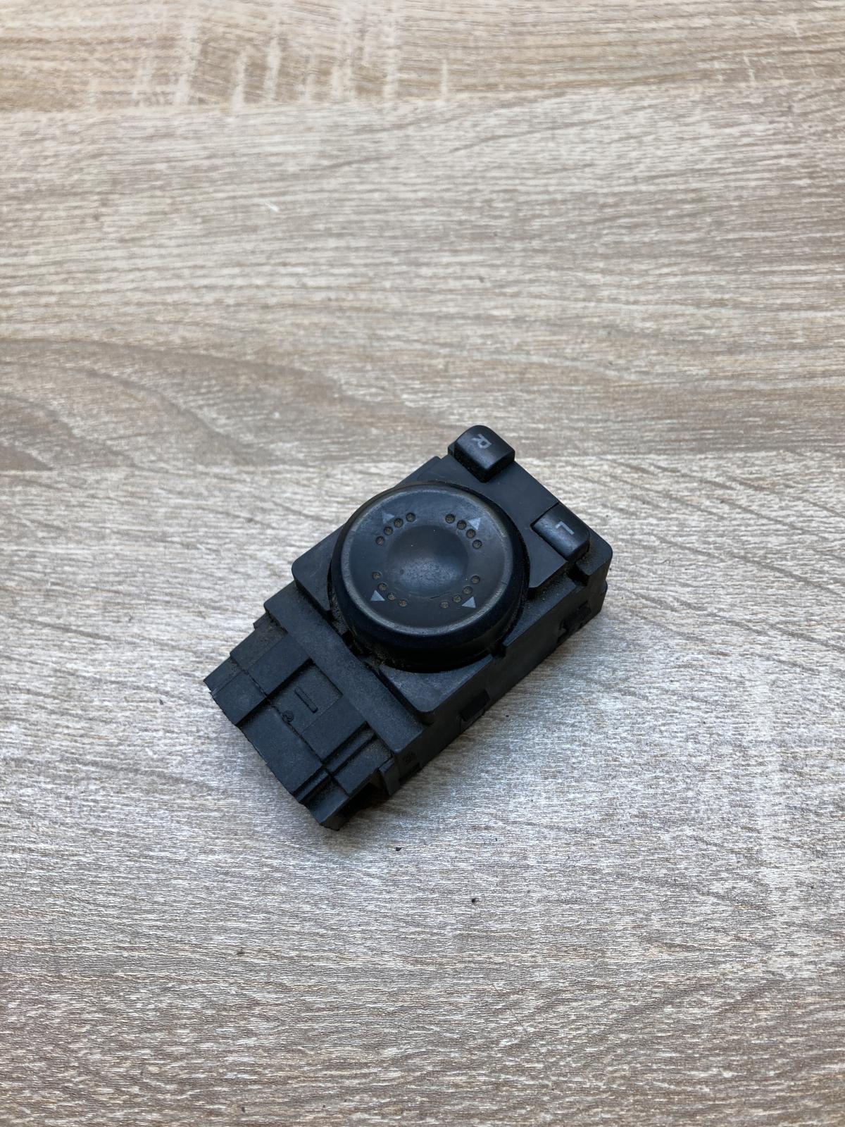 3B1959565B   Wing mirror switch Volkswagen PASSAT B5