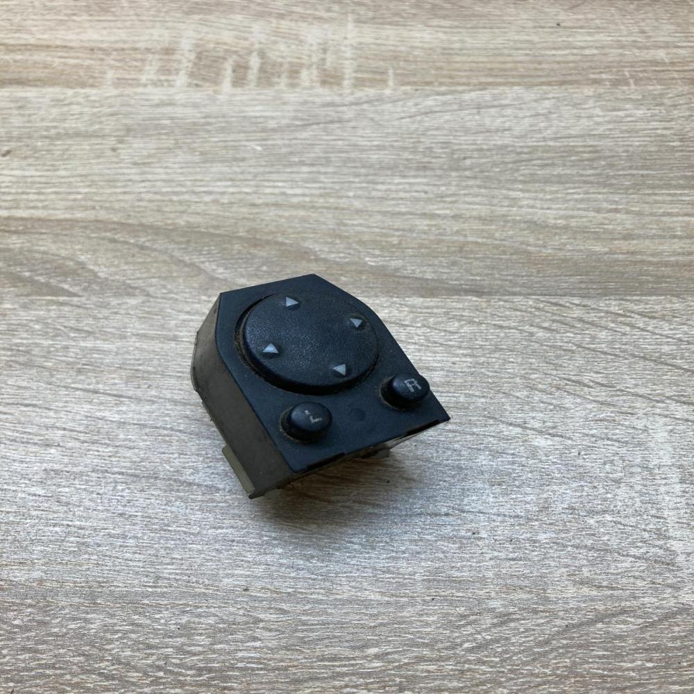 893959565   Wing mirror switch Audi 80 90 S2 B4