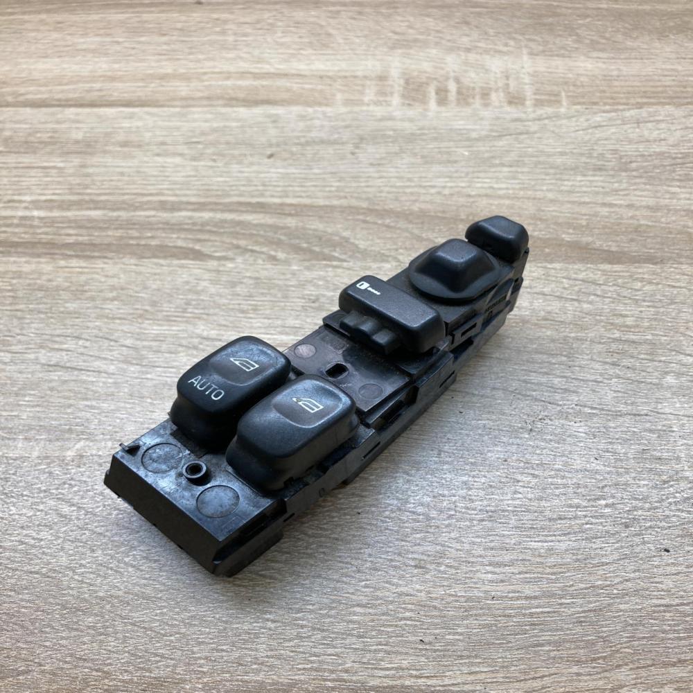 30889751   Electric window control switch Volvo S40, V40