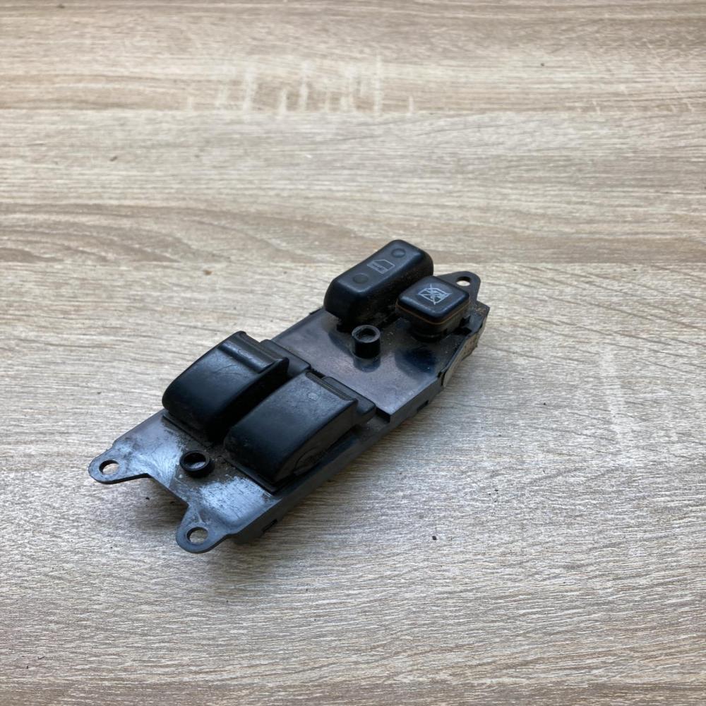 84820 02111 37075A  Electric window control switch Toyota Corolla E110