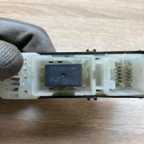 84030 13031 8403013031  Electric window control switch Toyota Corolla E120 E130