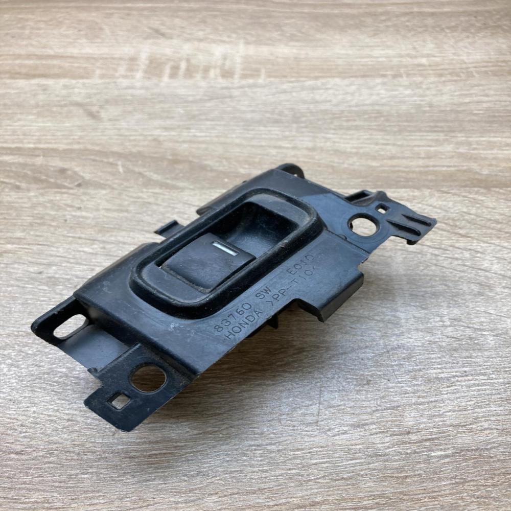 83760 SW E010   Electric window control switch Honda CR-V