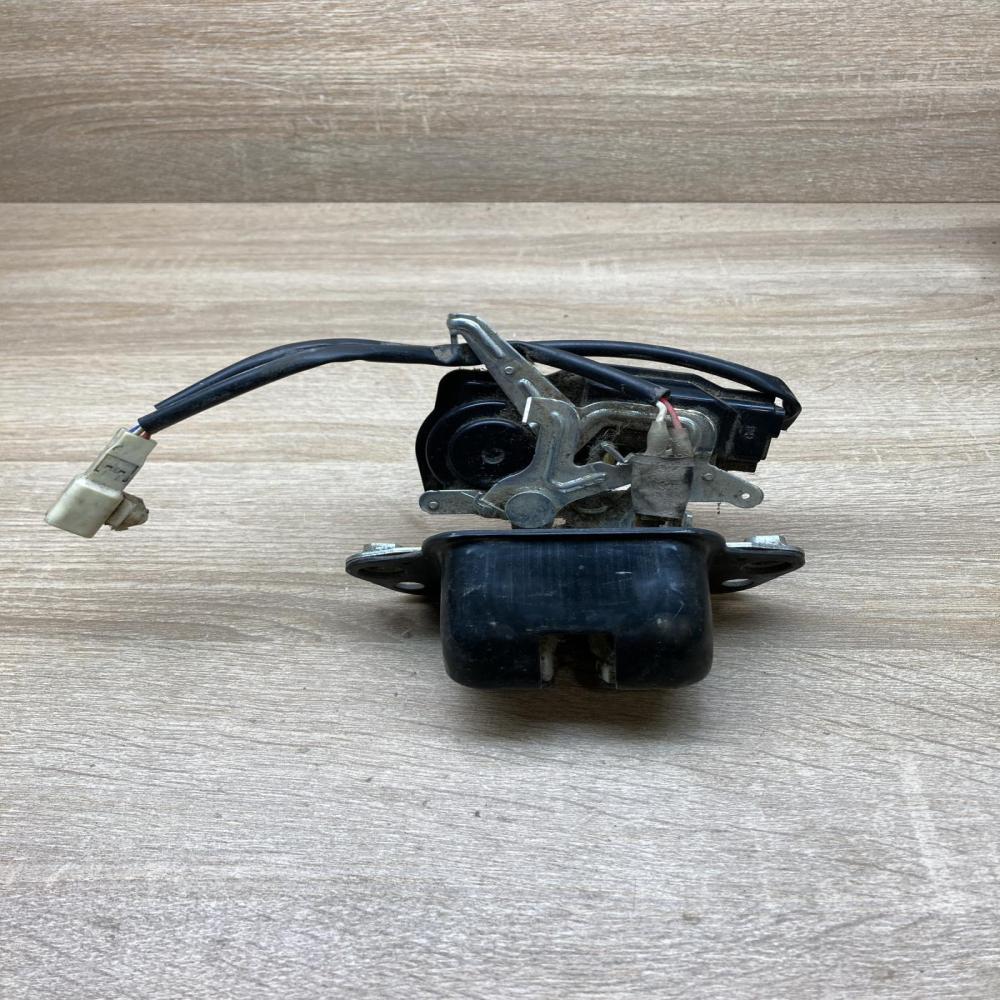 Subaru tribeca   Tailgate/trunk/boot lock/catch/latch Subaru B9 Tribeca