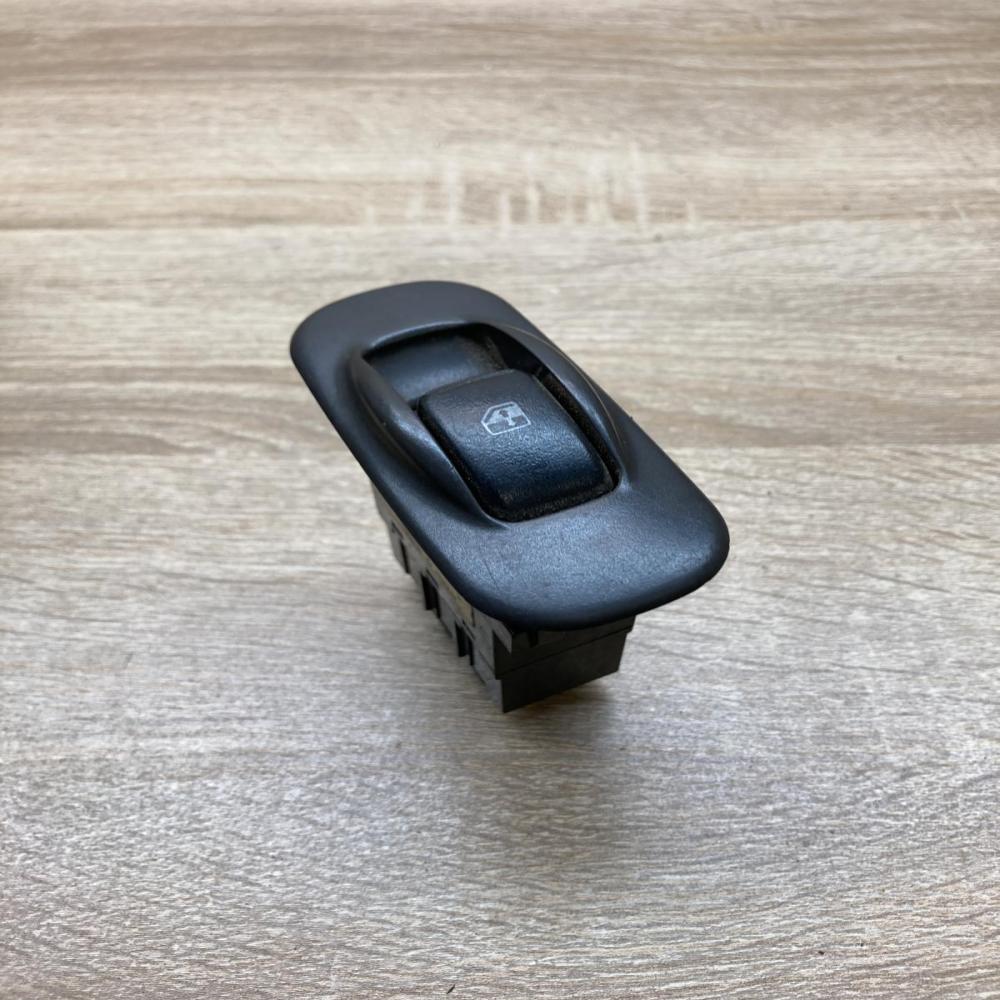 MB962804 C8D D101M A1  Electric window control switch Mitsubishi Galant