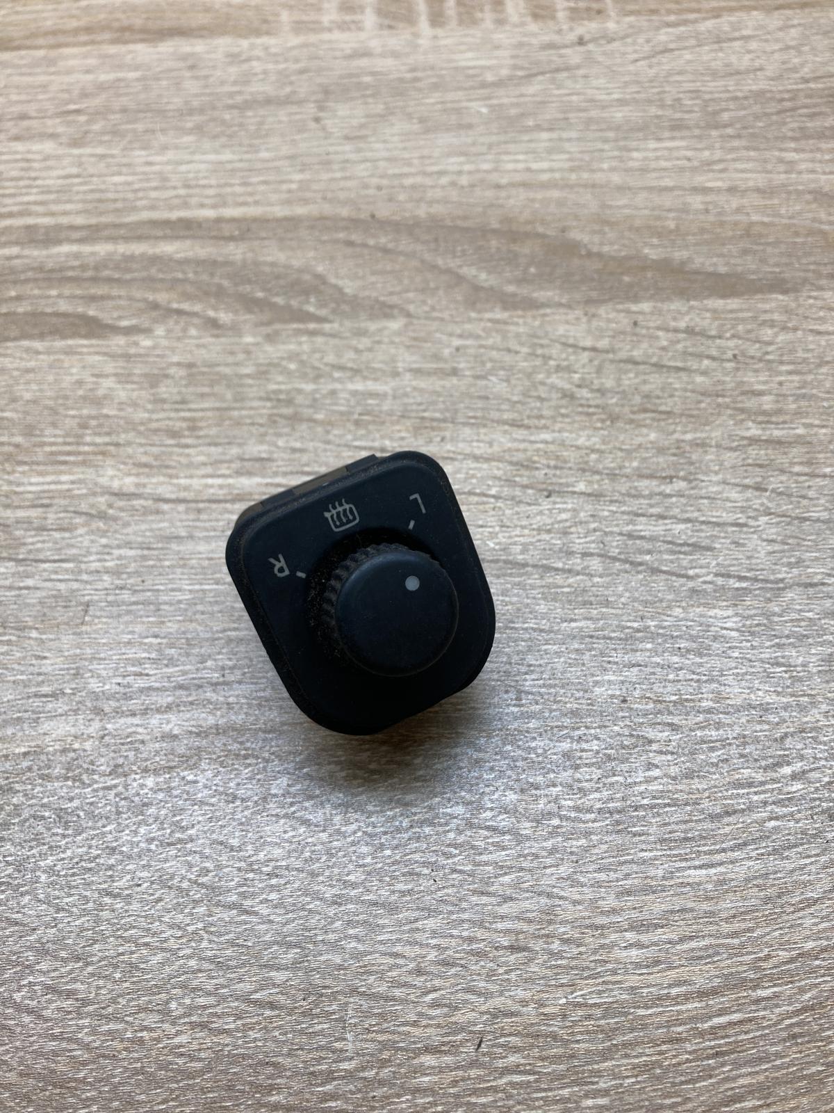 1K0959565A   Wing mirror switch Volkswagen Golf V